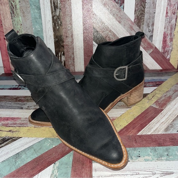 Free People Shoes - Free People Back Loop Ankle Boots W/Cross Straps & Buckle Black Leather EUC 7.5